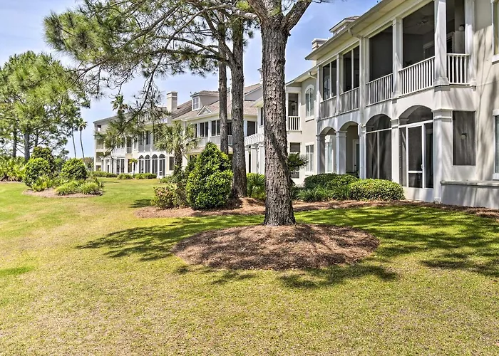 Holiday home On Golf Course W/ Perks!
